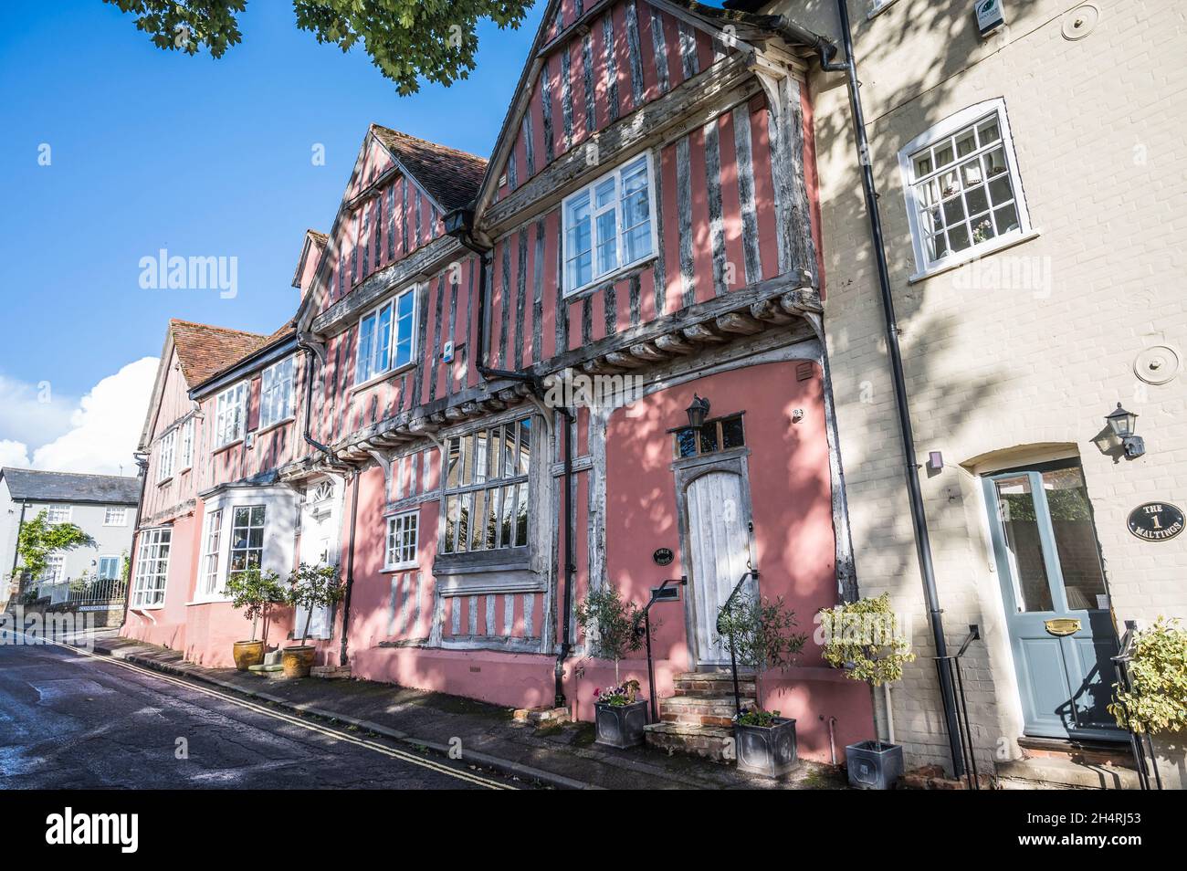 Questo edificio medievale a graticcio è la scuola che l'artista John Constable frequentò nel villaggio di Levenham nella contea inglese di Suffolk Foto Stock