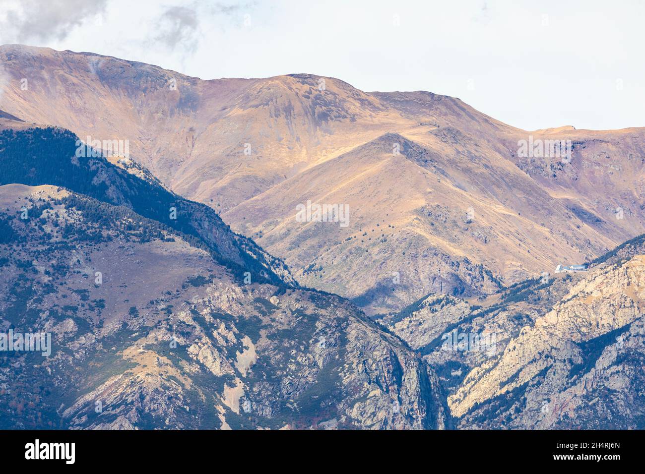 Alberg de Núria sotto Pic de Finestrelles, Puig de Núria, Puig del Coll d'Eina. Alta Cerdanya - El Ripollès, Girona, Catalogna. Foto Stock