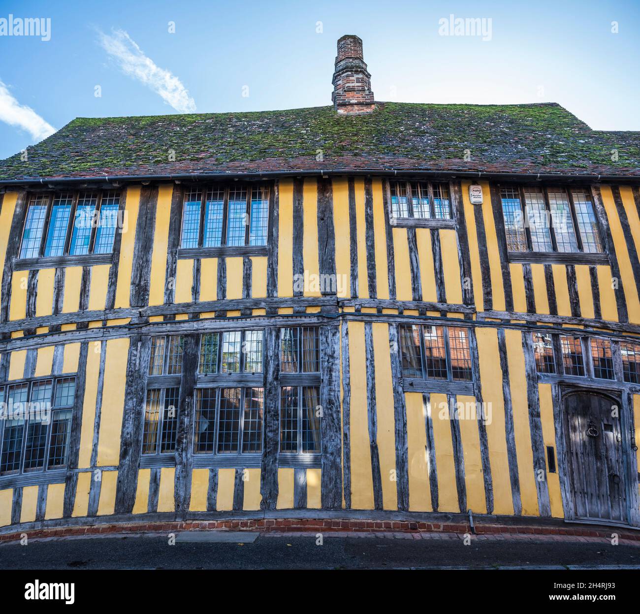 Scene di strada degli edifici medievali incorniciati in legno all'interno e intorno al villaggio di Levenham nella contea inglese di Suffolk Foto Stock