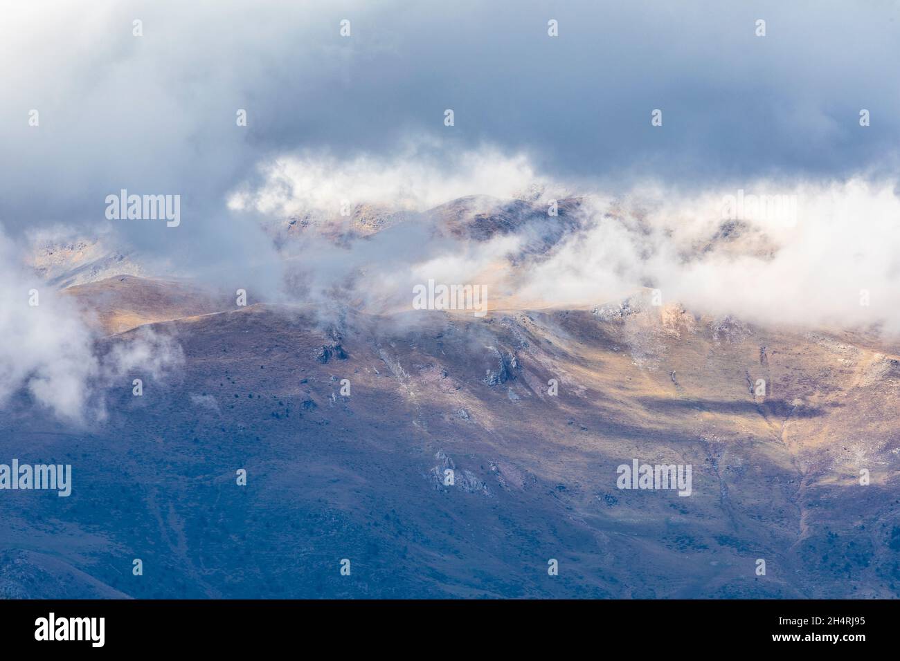 Strom autunnale su Pic de Finestrelles (picco Finestrelles). Alta Cerdanya, Girona, Catalogna, Spagna, Europa. Foto Stock