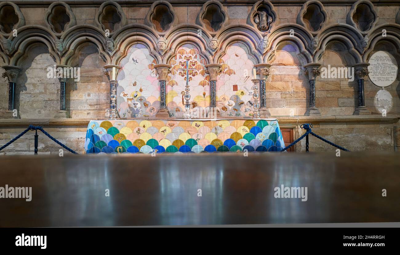 Frontale e altare nella cappella dei nove altari della cattedrale di Durham, Inghilterra. Foto Stock