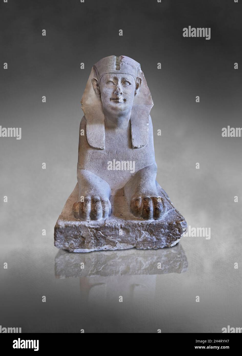 Scultura egiziana di una delle sei sfingi che fiancheggiavano il vialetto che porta al Serapeo di Saqqara, IV-3rs sec. a.C., Tolomaico, li Foto Stock