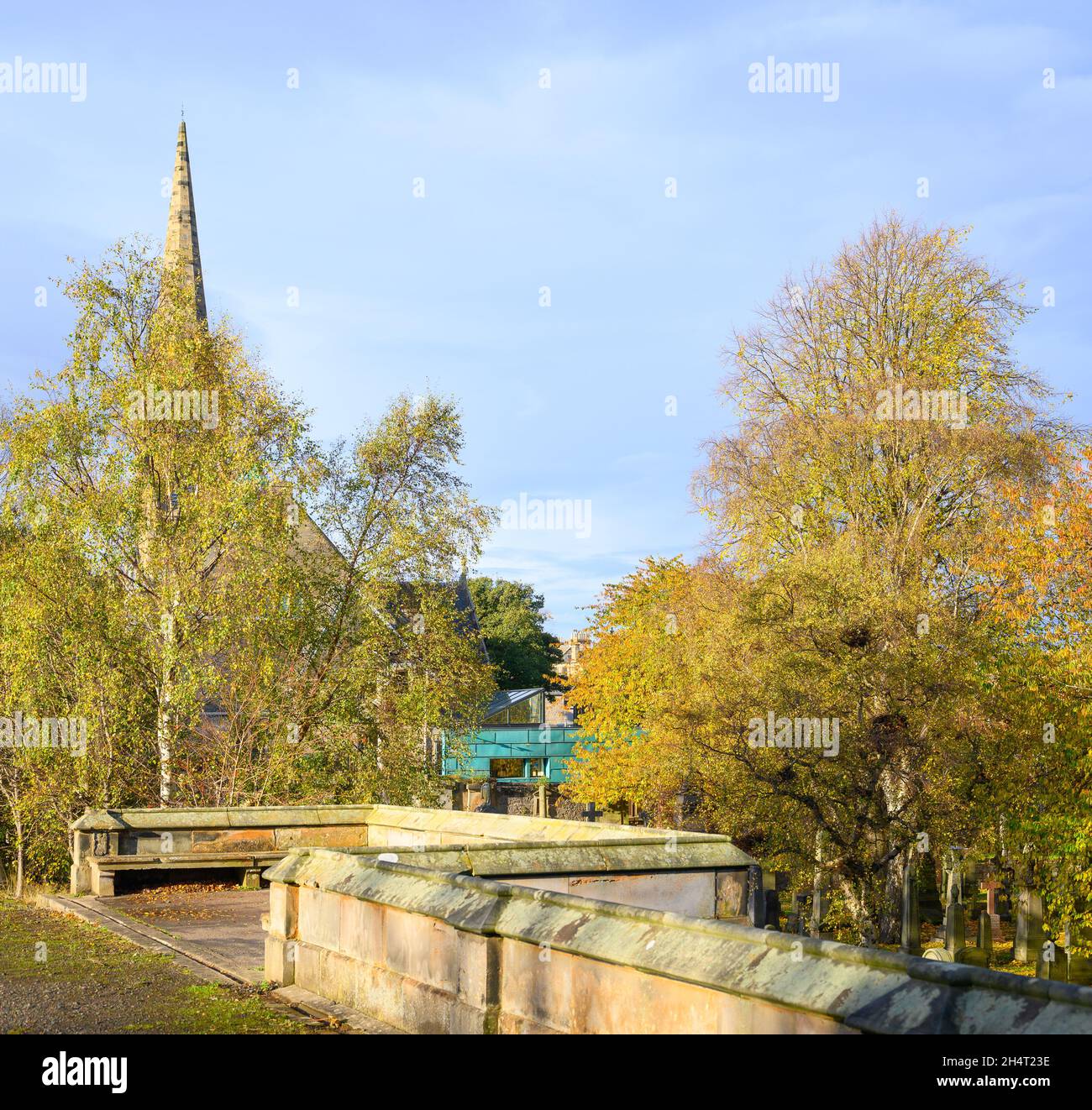Edimburgo, Scozia, Regno Unito - Marchmont St Giles Church Hall di LDN Architects in autunno Foto Stock