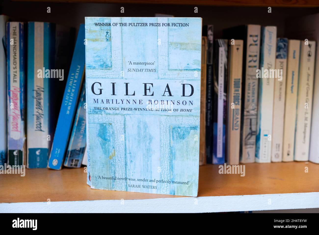 Gilead libro copertina romanzo titolo su una libreria da premiata donna autore americano scrittore romanziere Marilynne Robinson KATHY DEWITT Foto Stock