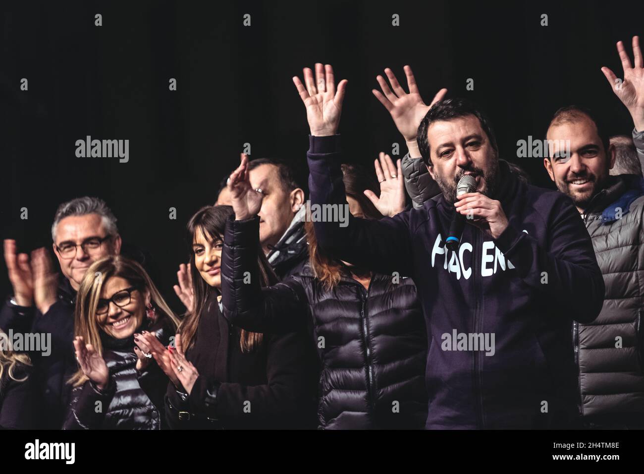 Piacenza, Italia, 14 gennaio 2020. Matteo Salvini, leader del partito della Lega, incontra gli elettori durante le elezioni politiche regionali. Foto Stock