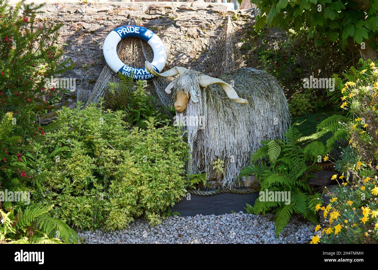 Una scultura di pecora a Brixham marina in Devon sulla costa inglese. Foto Stock