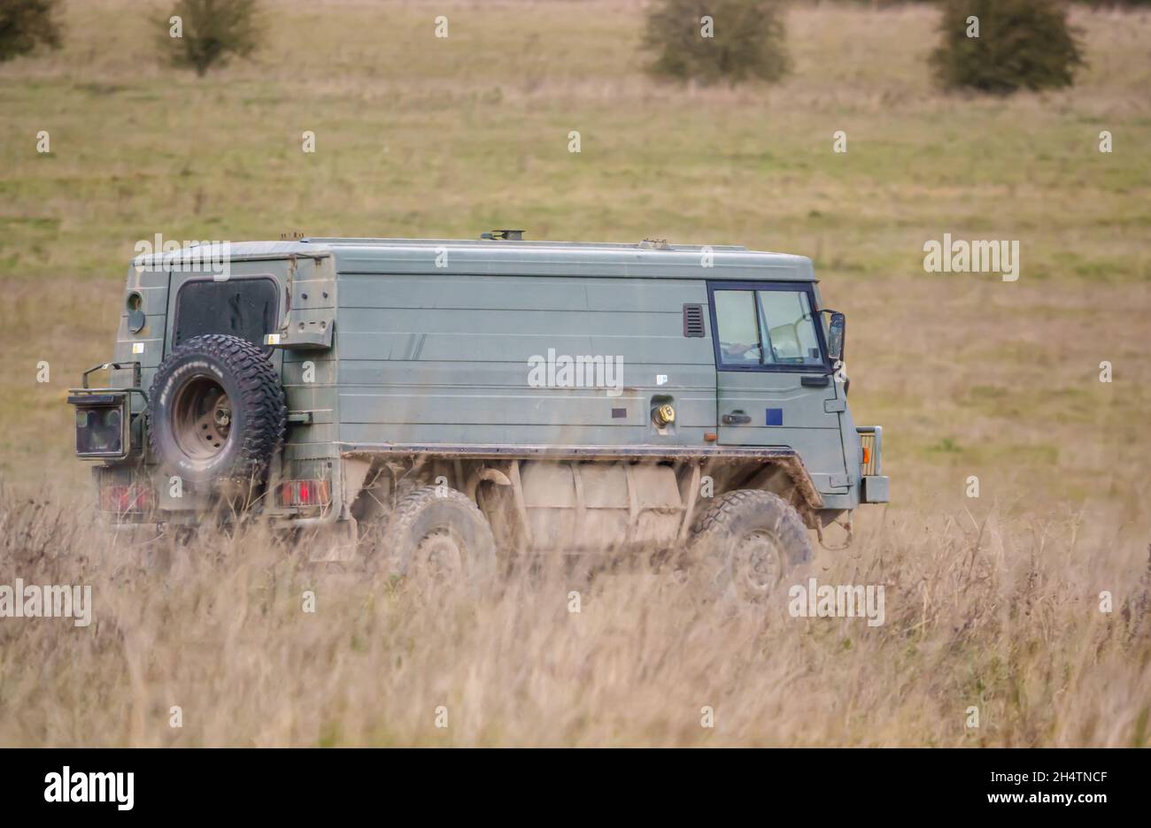 A British Army Steyr-Daimler-Puch - BAE Systems Pinzgauer High-Mobility 4x4 AWD All-Terrain utility vehicle on Military Exercise Wilts UK Foto Stock