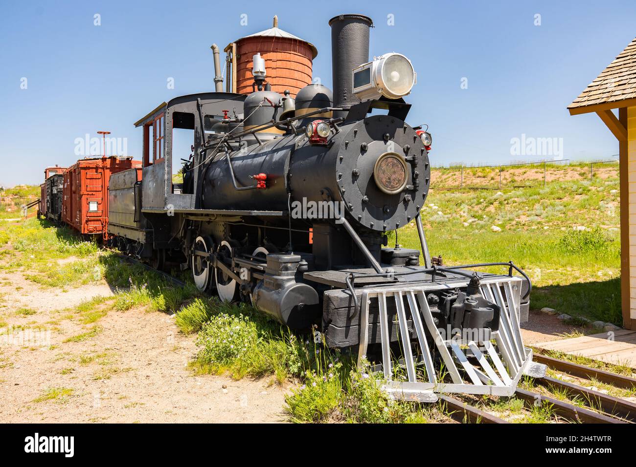 Vecchio ferro nero treno locomotiva ferroviario a vapore Foto Stock
