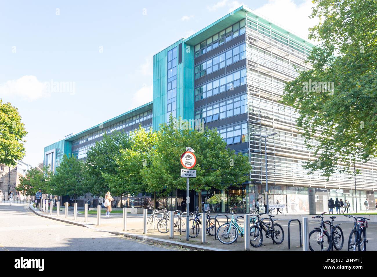 De Montfort University Law and Business Schools, Magazine Square, University Quarter, City of Leicester, Leicestershire, Inghilterra, Regno Unito Foto Stock