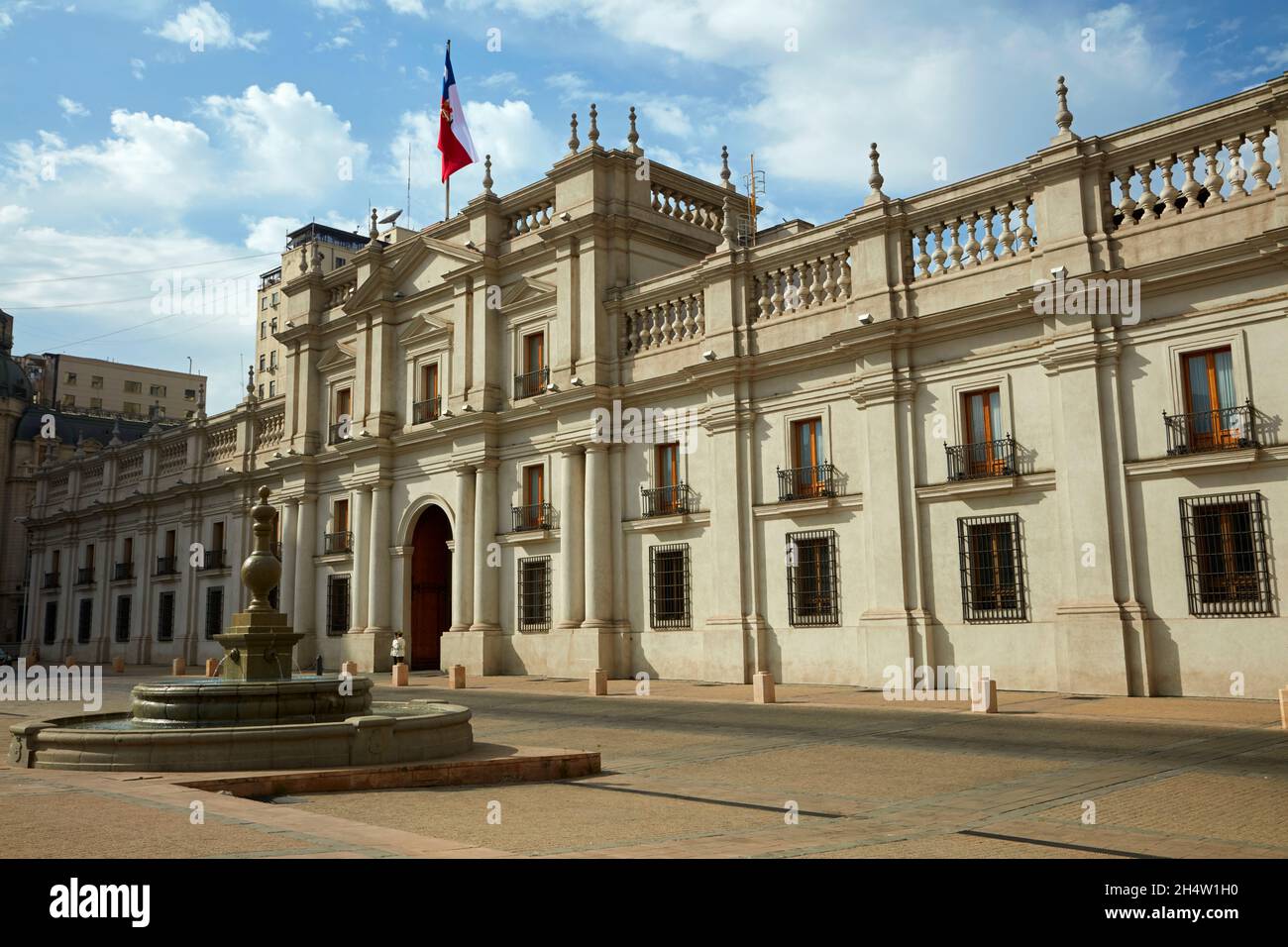 Guardie al di fuori La Moneda (Palazzo Presidenziale), Plaza de la Constitución, Santiago del Cile, Sud America Foto Stock