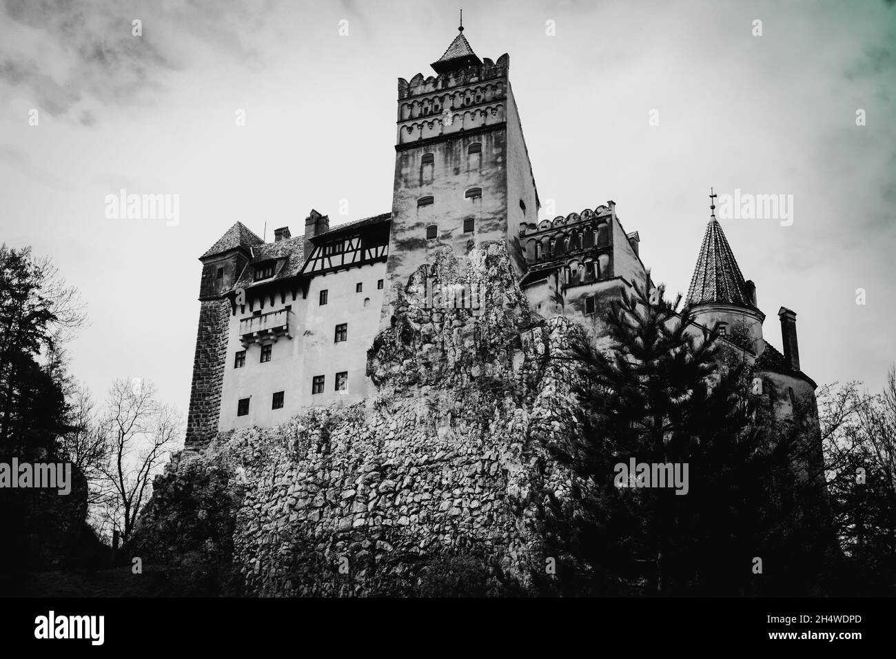 Bran, Romania - 8 maggio 2021: Il Castello di Bran, conosciuto anche come il Castello di Dracula in Transilvania, Romania. Foto Stock