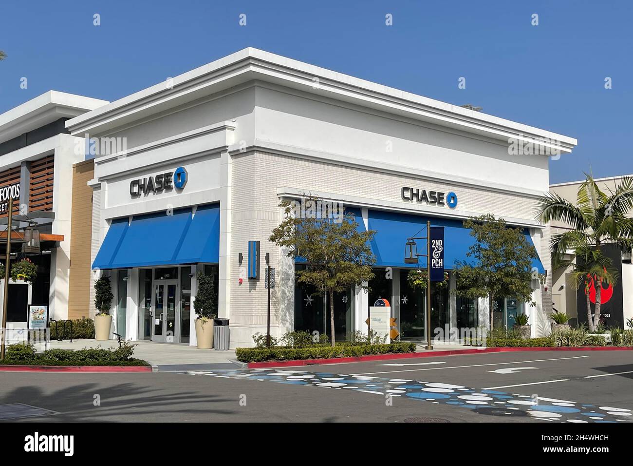 Una filiale di Chase Bank al 2° e centro commerciale PCH, giovedì 4 novembre 2021, a Long Beach, California Foto Stock