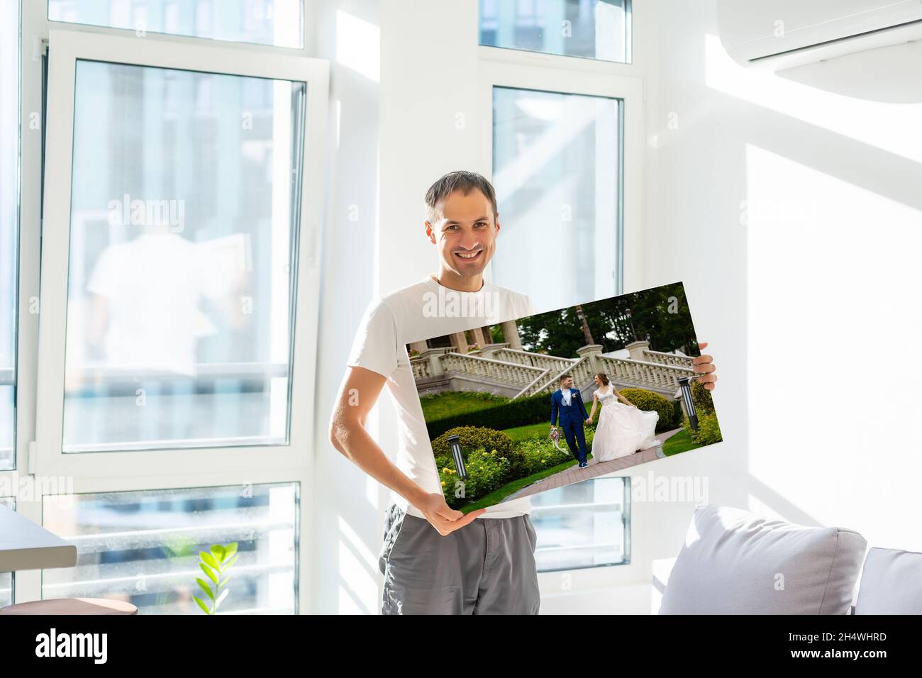 Foto di nozze stampate con la sposa e lo sposo, tela fotografica di nozze. Foto Stock