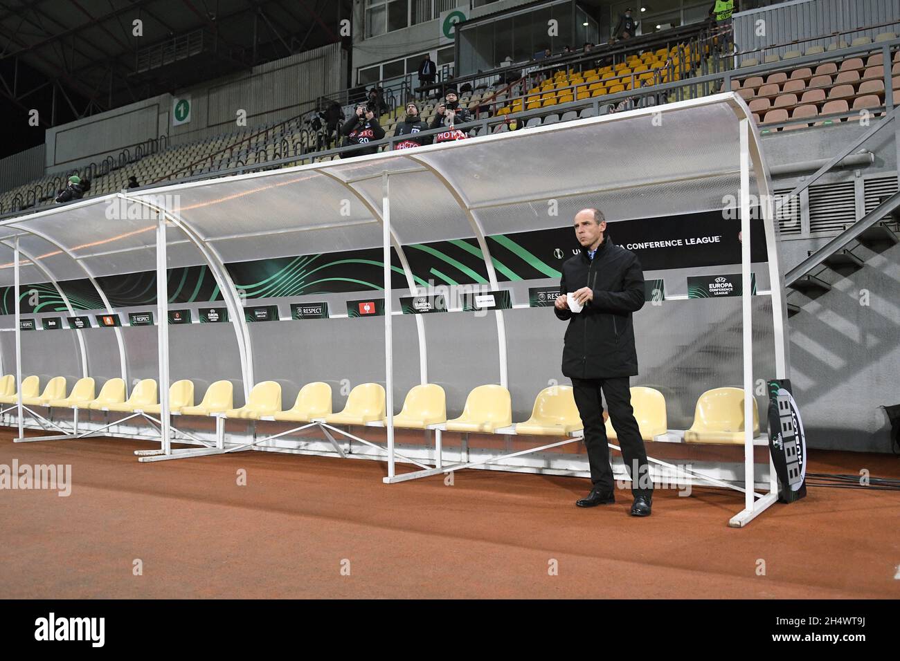 Non esclusiva: ZAPORIZHZHIA, UCRAINA - 4 NOVEMBRE 2021 - Manager di FC Zorya Luhansk Viktor Skrypnyk è raffigurato in margine prima del 2021/2022 Foto Stock