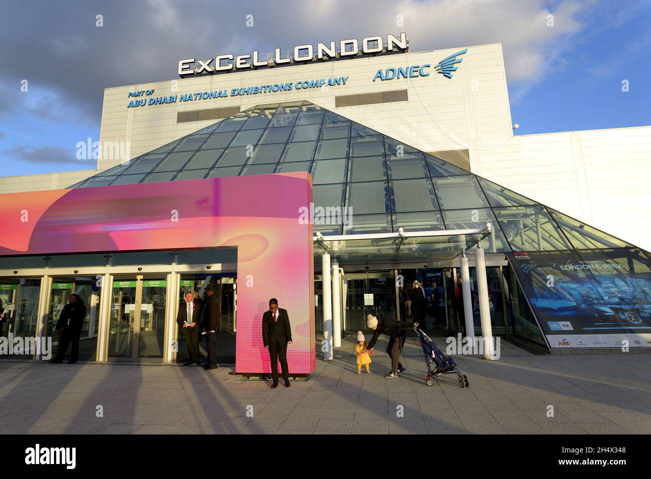 Excel London Customs House ingresso durante il World Travel Market (WTM) a Excel London, novembre 2021 Foto Stock