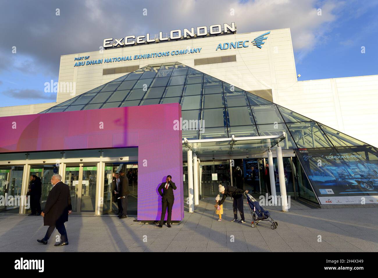 Excel London Customs House ingresso durante il World Travel Market (WTM) a Excel London, novembre 2021 Foto Stock