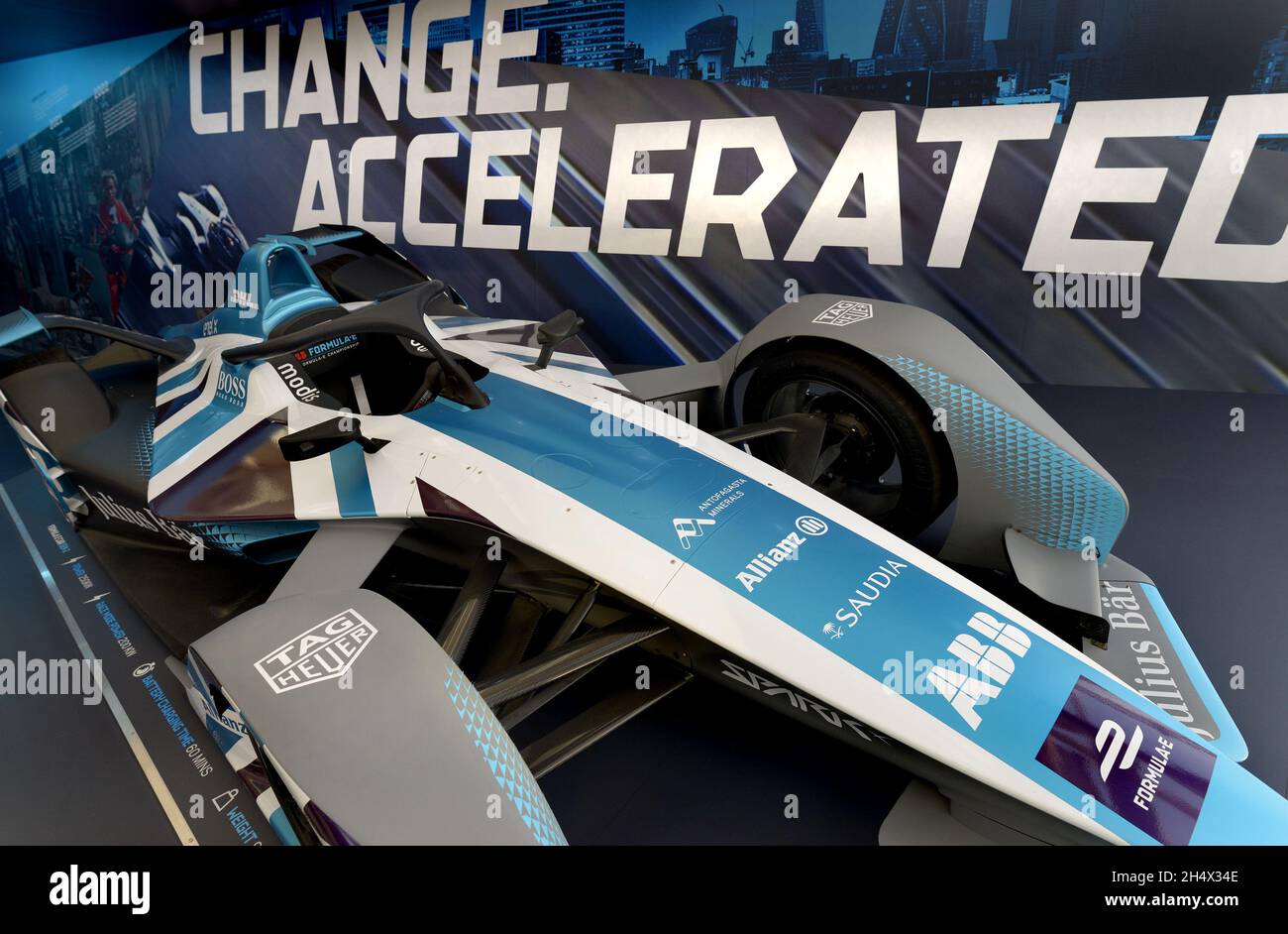 Formula-e ABB racing car in mostra al World Travel Market (WTM) a Excel London, novembre 2021 Foto Stock