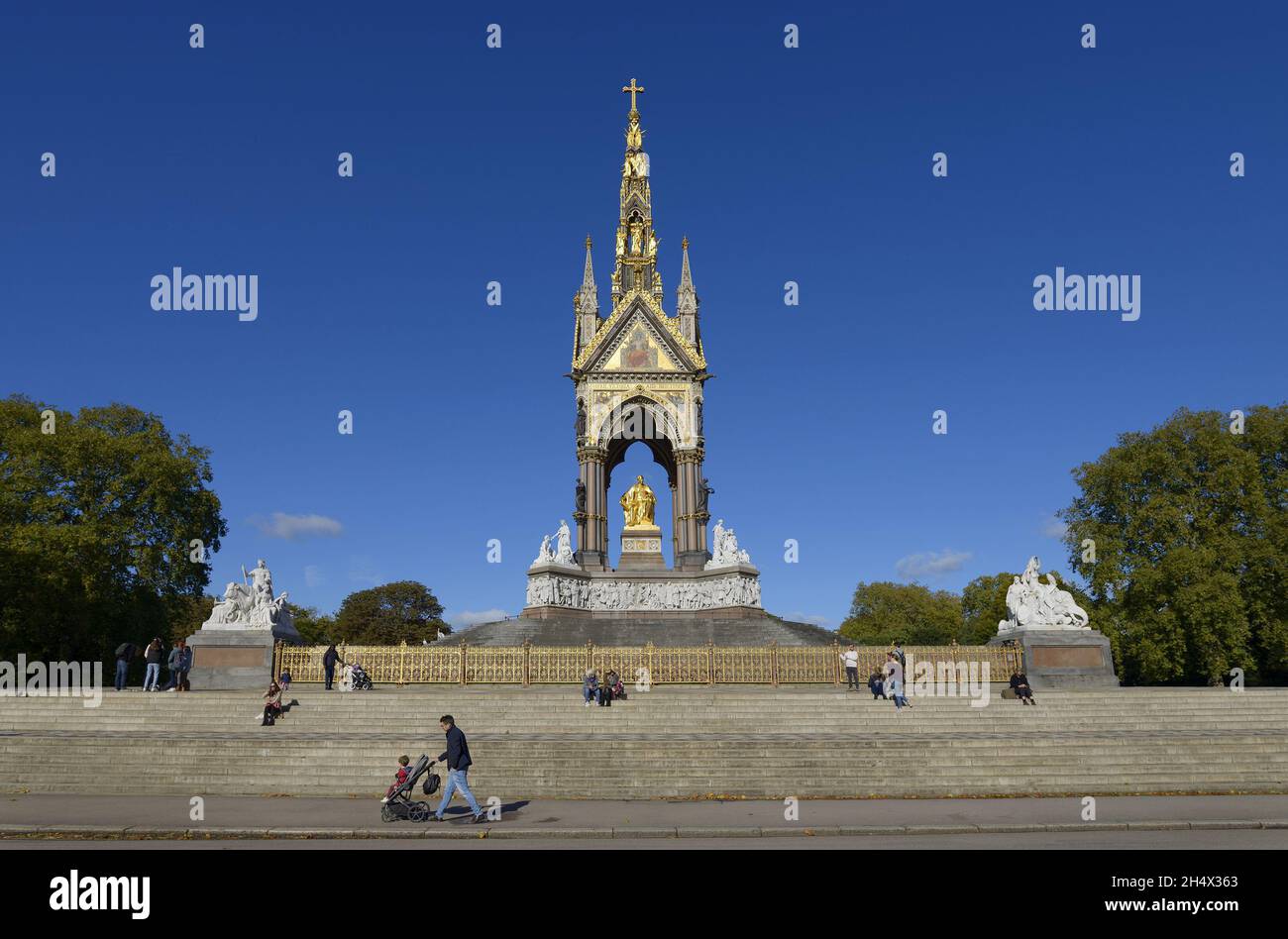 Londra, Inghilterra, Regno Unito. Albert Memorial (1872: George Gilbert Scott) a Kensington Gardens. Foto Stock