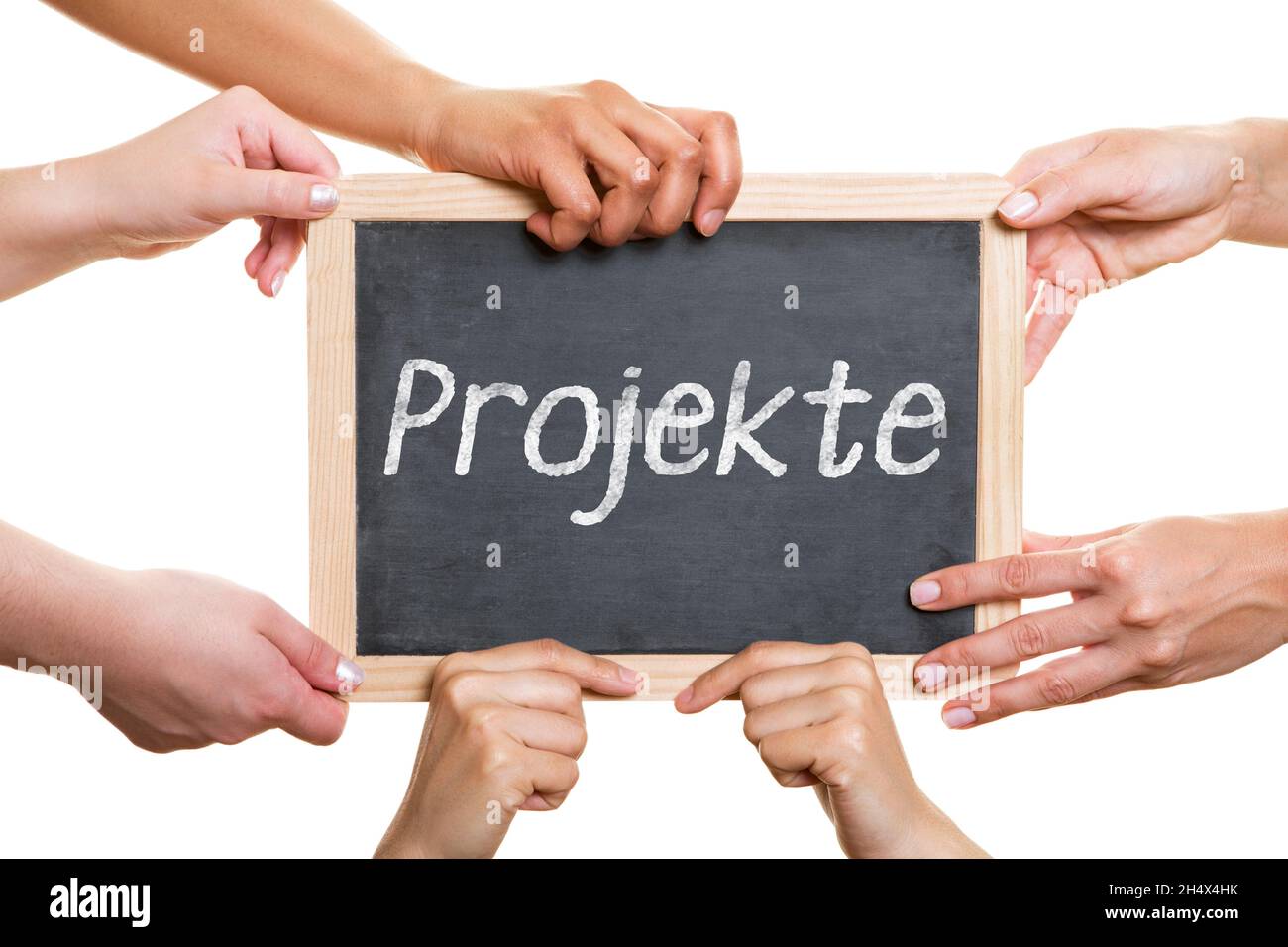 Molte mani tengono la lavagna con la scritta Projekte (tedesco per: Progetti) come un concetto Foto Stock