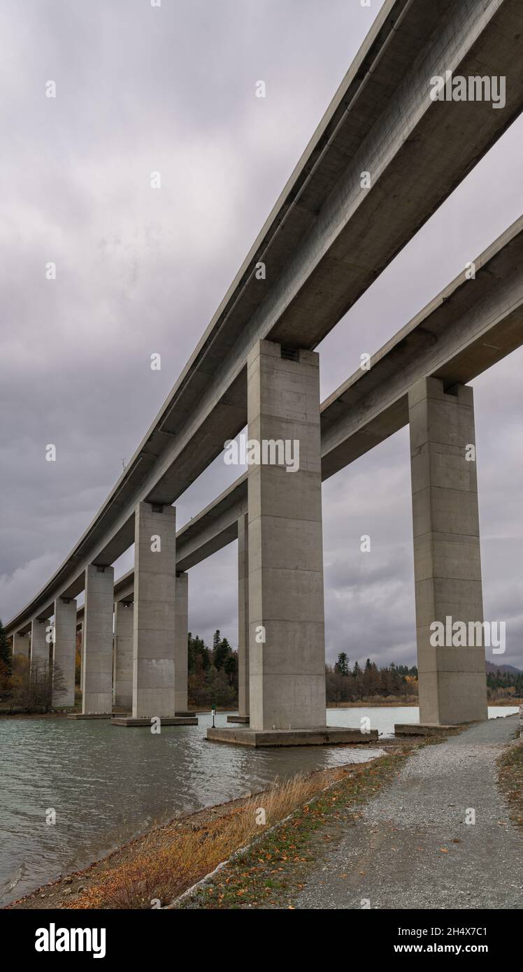 Ponte sul lago Bajer a Fužine Foto Stock