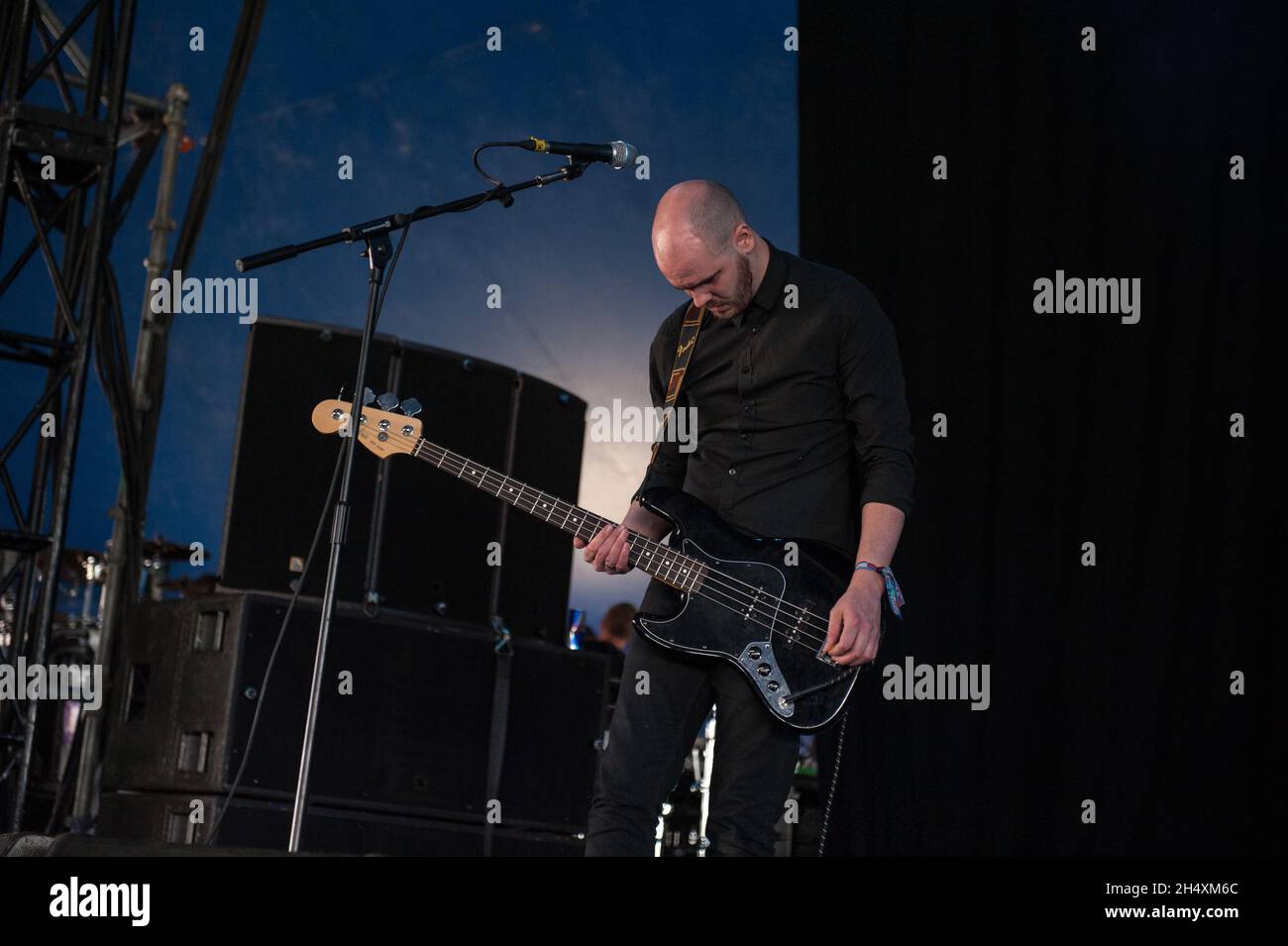 Adam Burton of Arcane Roots vive sul palco il giorno 2 al Download Festival il 14 giugno 2014 - Donington Park Foto Stock