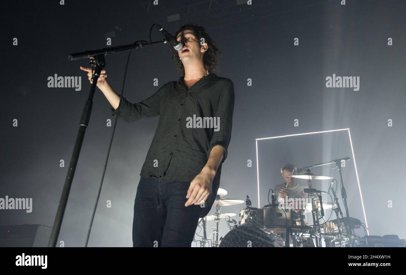Matthew Healy del 1975 live on stage on Monday 29 September at Civic Hall, Wolverhampton Foto Stock