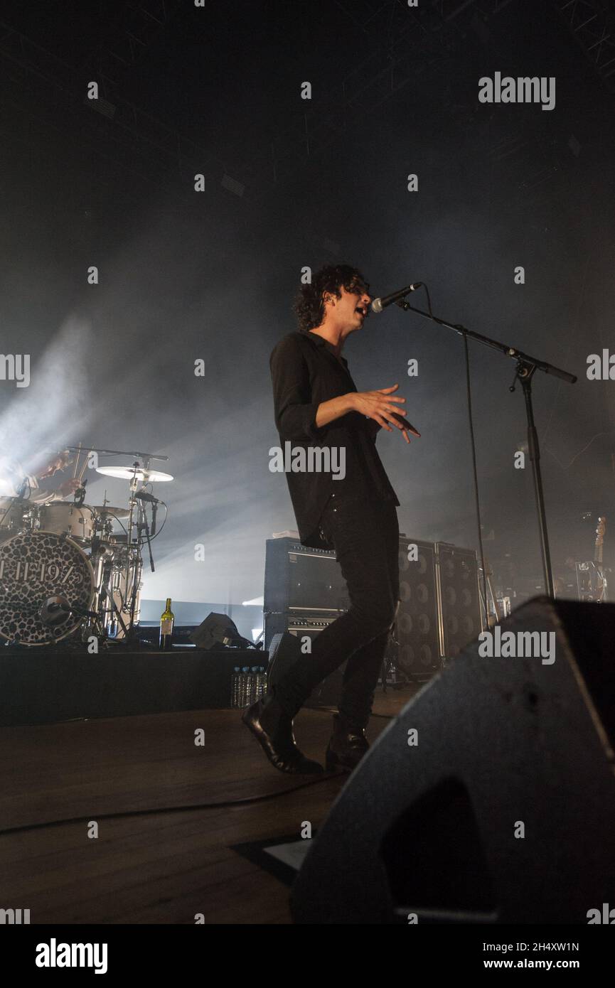 Matthew Healy del 1975 live on stage on Monday 29 September at Civic Hall, Wolverhampton Foto Stock