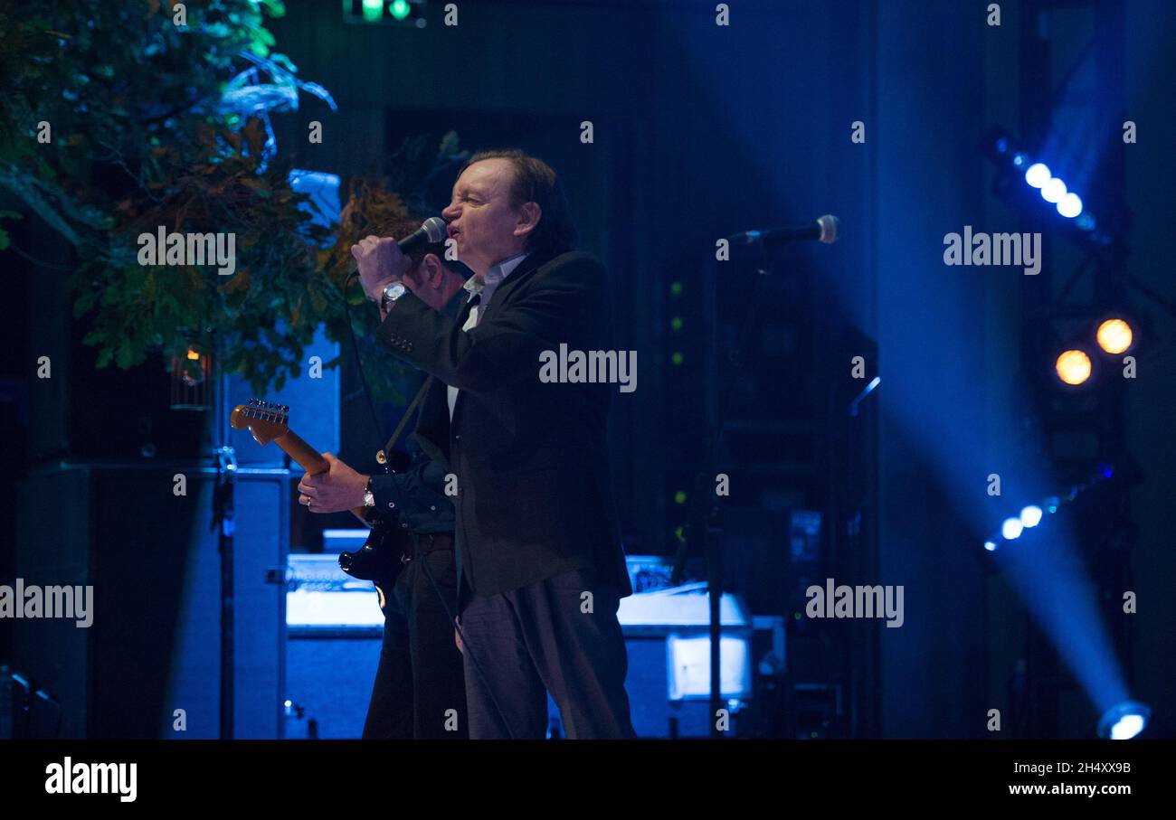 Mark E. Smith of the Fall live on stage il giorno 2 alle 6 Music Festival il 21 febbraio 2015 a Sage Gateshead, Newcastle upon Tyne, Regno Unito Foto Stock