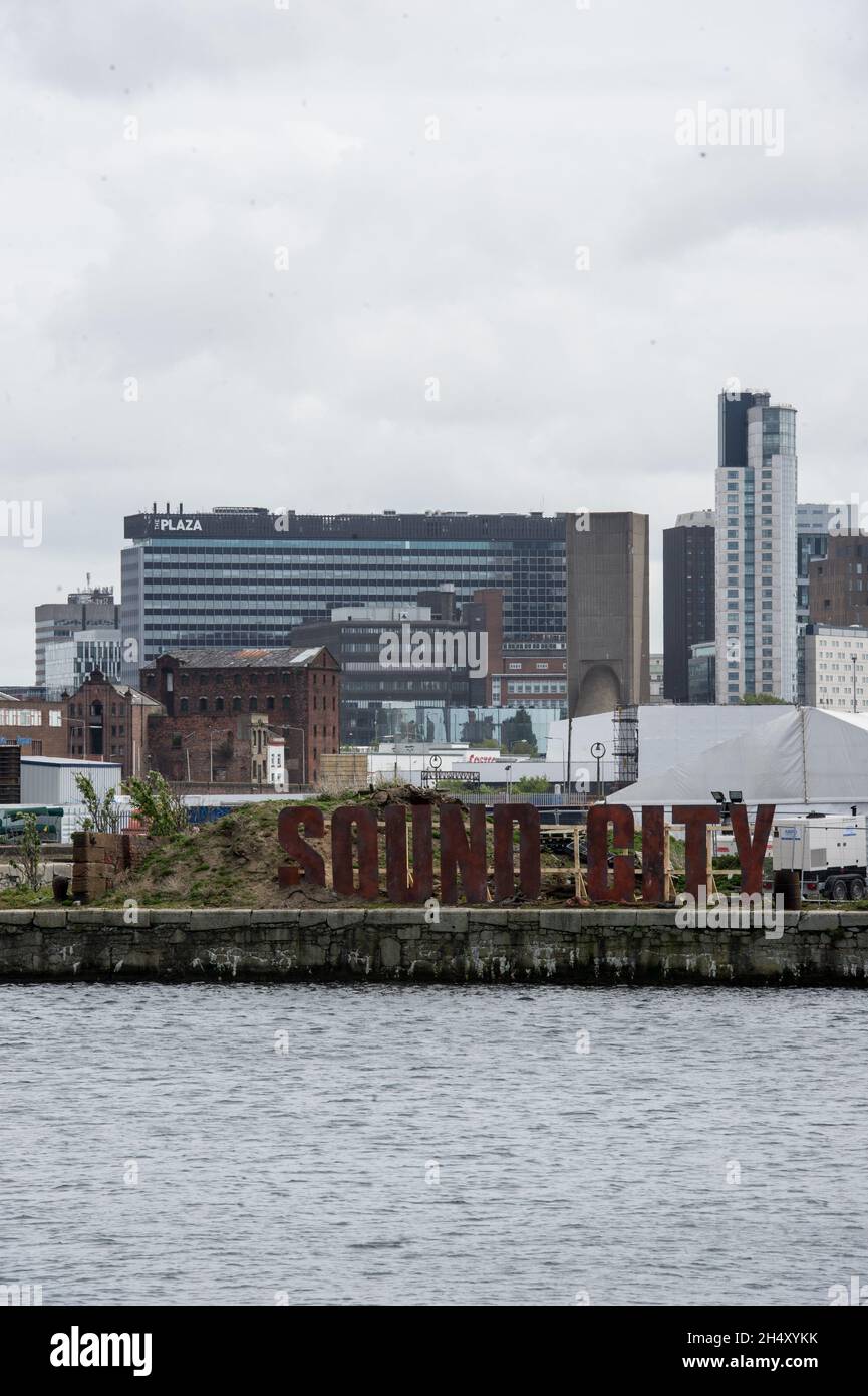 Atmosfera il giorno 3 del festival Liverpool Sound City al Bramley-Moore Docks il 24 maggio 2015 a Liverpool, Regno Unito Foto Stock