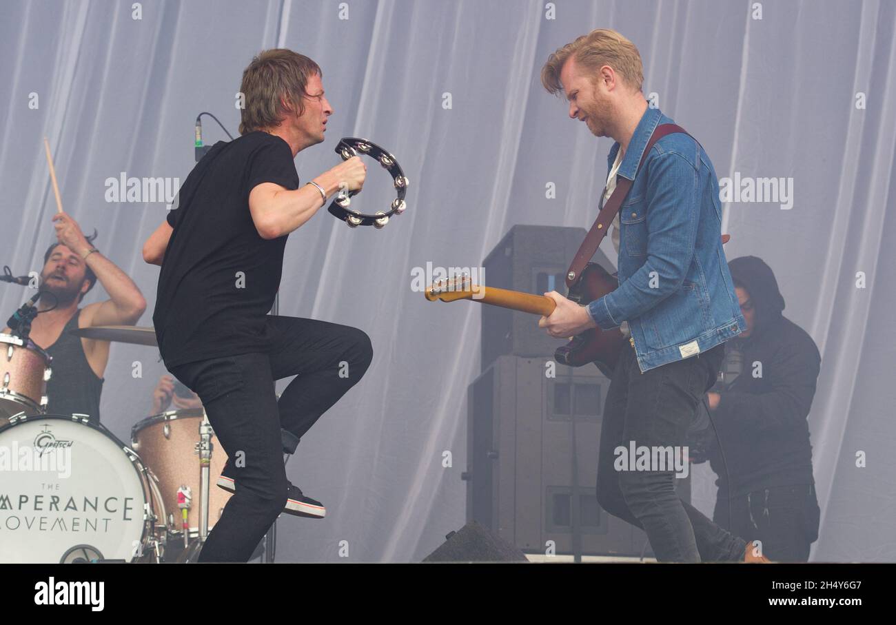 Phil Campbell e Paul Bayer del movimento Temporance si esibiscono dal vivo il giorno 3 del Download Festival il 12 giugno 2016 a Donington Park, Regno Unito Foto Stock