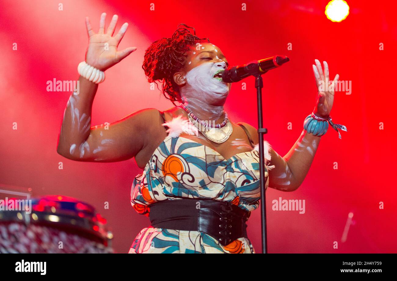 Chantal Brown di Vodun si esibisce dal vivo sul palco al festival Bloodstock il 13 2016 agosto presso la Catton Hall, Regno Unito. Foto Stock