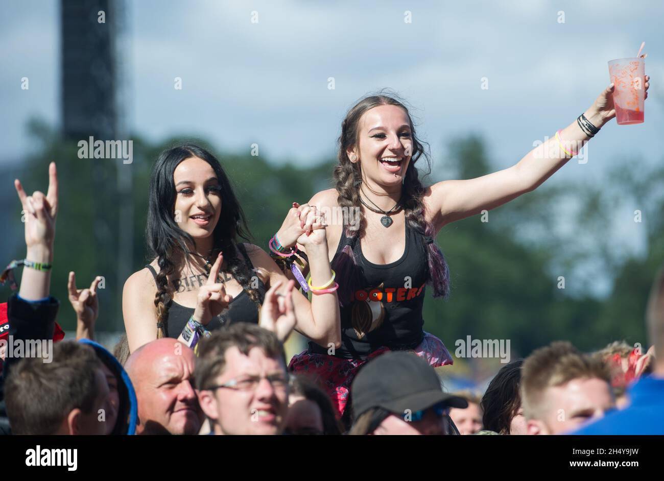 Festival Goers il giorno 3 del Download Festival a Donington Park, Regno Unito. Data foto: Domenica 11 giugno, 2017. Photo credit: Katja Ogrin/ EMPICS Entertainment. Foto Stock