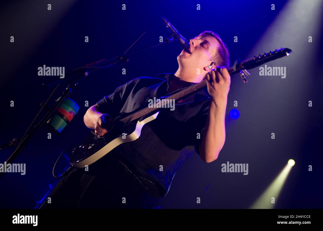 George Ezra si esibisce sul palco alla O2 Academy di Birmingham, Regno Unito. Data foto: Mercoledì 04 aprile, 2018. Photo credit: Katja Ogrin/ EMPICS Entertainment. Foto Stock