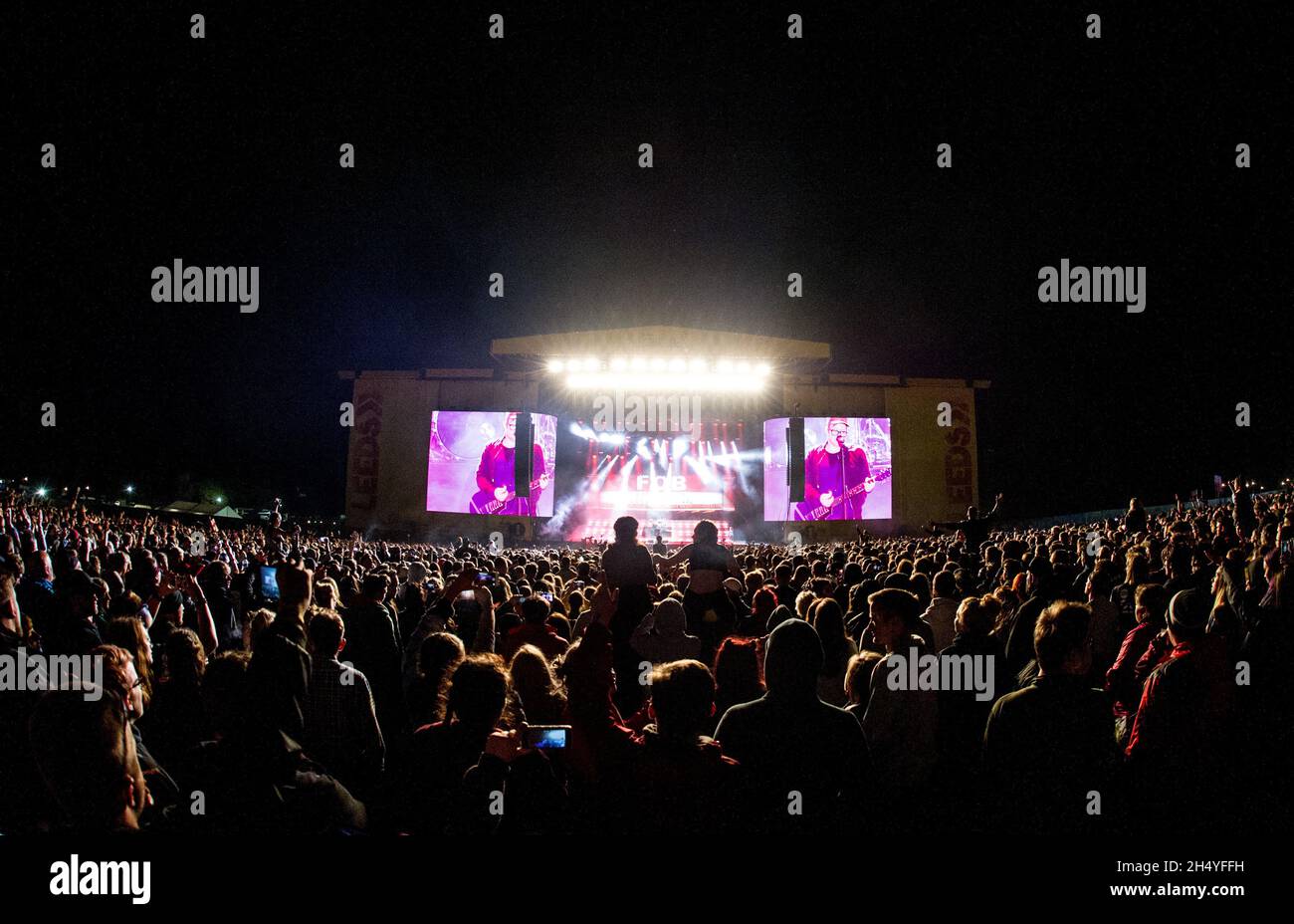 Pete Wentz, Patrick Stump, Andy Hurley e Joe Trohman di Fall out Boy si esibiscono sul palco il giorno 2 del Leeds Festival nel Bramham Park di Leeds, Regno Unito. Data foto: Sabato 25 agosto 2018. Photo credit: Katja Ogrin/ EMPICS Entertainment. Foto Stock