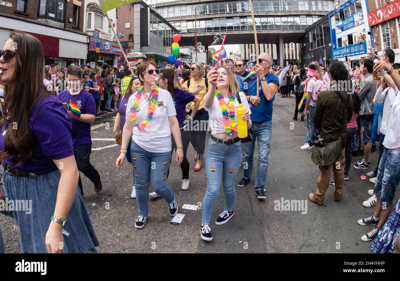 Gli amanti della parata si divertiranno mentre si fanno strada nel centro della città, dando il via al kickstart di Birmingham Pride, il più grande festival di 2 giorni LGBTQ+ del Regno Unito, il 25 maggio 2019 a Birmingham, Inghilterra. Data foto: Sabato 25 maggio, 2019. Photo credit: Katja Ogrin/ EMPICS Entertainment. Foto Stock