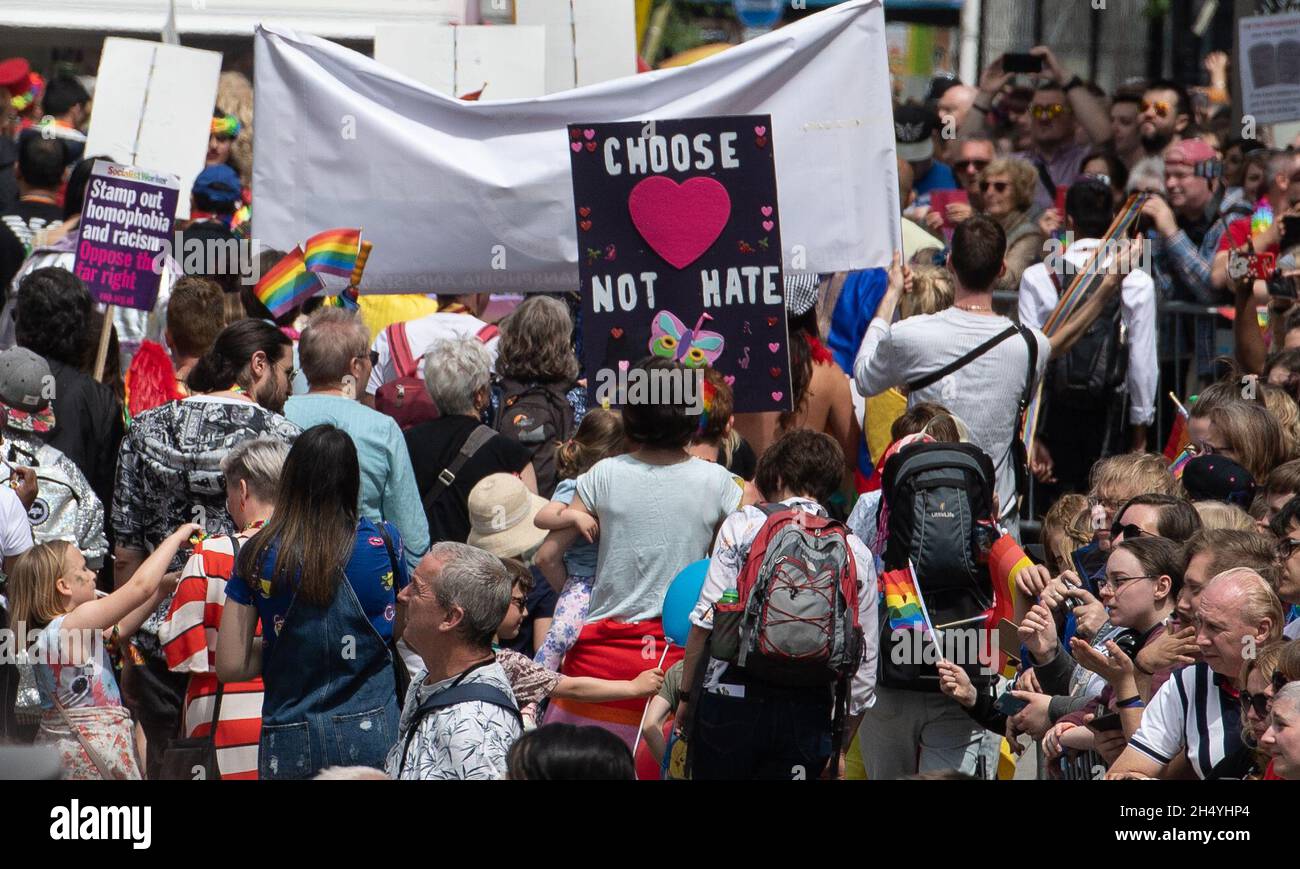 Gli amanti della parata si divertiranno mentre si fanno strada nel centro della città, dando il via al kickstart di Birmingham Pride, il più grande festival di 2 giorni LGBTQ+ del Regno Unito, il 25 maggio 2019 a Birmingham, Inghilterra. Data foto: Sabato 25 maggio, 2019. Photo credit: Katja Ogrin/ EMPICS Entertainment. Foto Stock