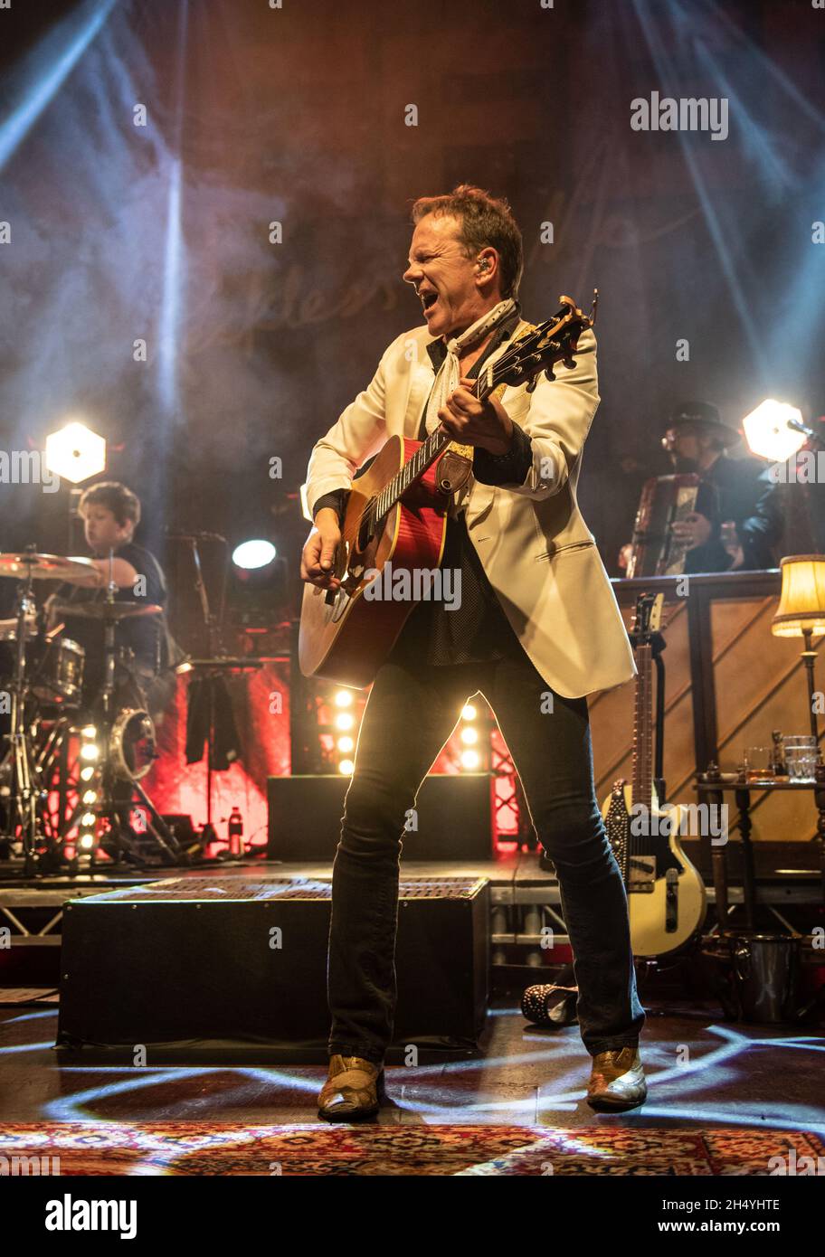 Kiefer Sutherland suona sul palco il 21 ottobre 2019 presso l'O2 Institute di Birmingham, Inghilterra. Data foto: Lunedì 21 ottobre, 2019. Photo credit: Katja Ogrin/ EMPICS Entertainment. Foto Stock