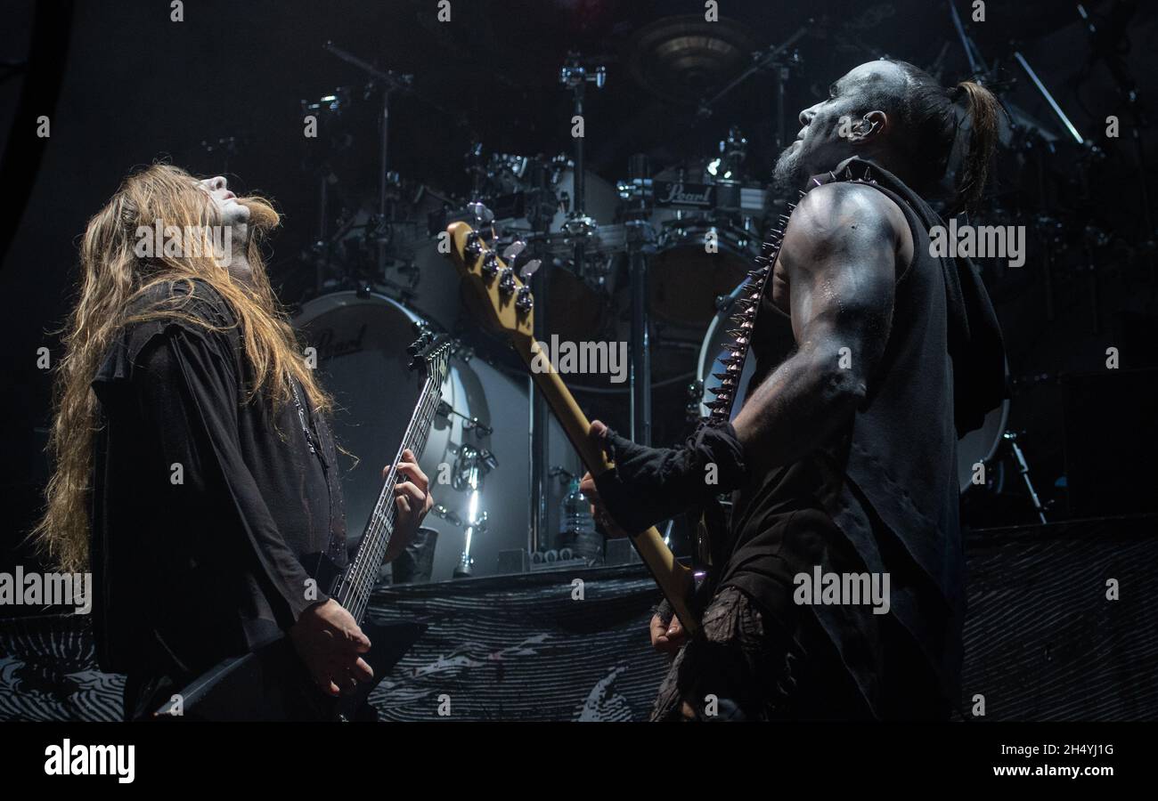 så‚awomir Kolasa e Leszek Dziegielewski di Behemoth si esibiscono sul palco all'Arena Birmingham durante il tour We are Not Your Kind World Tour il 24 gennaio 2020 a Birmingham, Regno Unito. Data foto: Venerdì 24 gennaio 2020. Photo credit: Katja Ogrin/EMPICS Entertainment. SOLO PER USO EDITORIALE Foto Stock