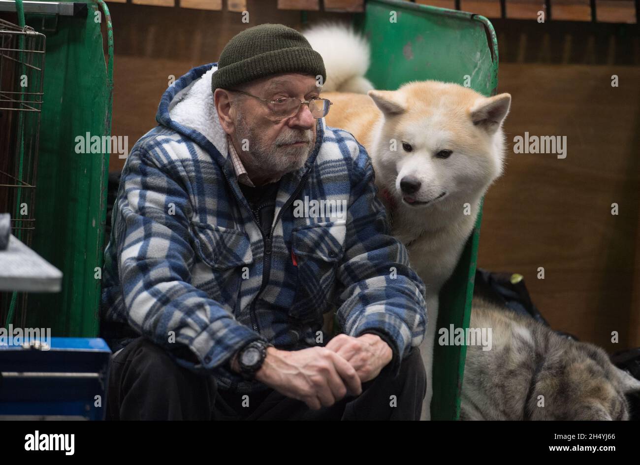 I proprietari di cani e i loro cani il giorno 1 della mostra di cani Crufts il 05 marzo 2020 al NEC di Birmingham, Regno Unito. Data foto: Giovedì 05 marzo 2020. Photo credit: Katja Ogrin/ EMPICS Entertainment. Foto Stock