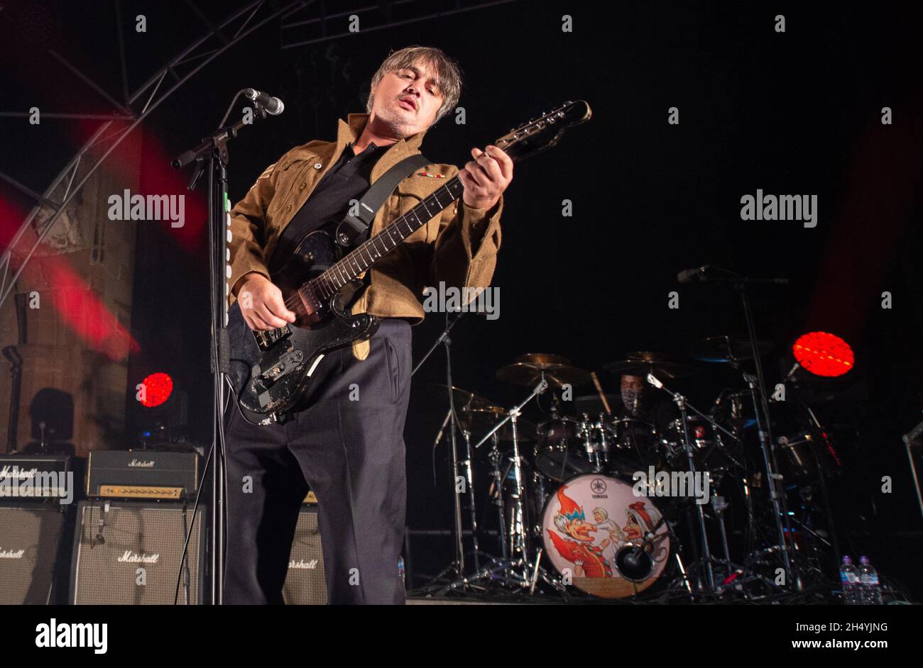 Pete Doherty of the Libertines si esibisce alle rovine della cattedrale di Coventry il 01 agosto 2021 a Coventry, Regno Unito. Data foto: Domenica 01 agosto 2021. Photo credit: Katja Ogrin/EMPICS Entertainment. Foto Stock