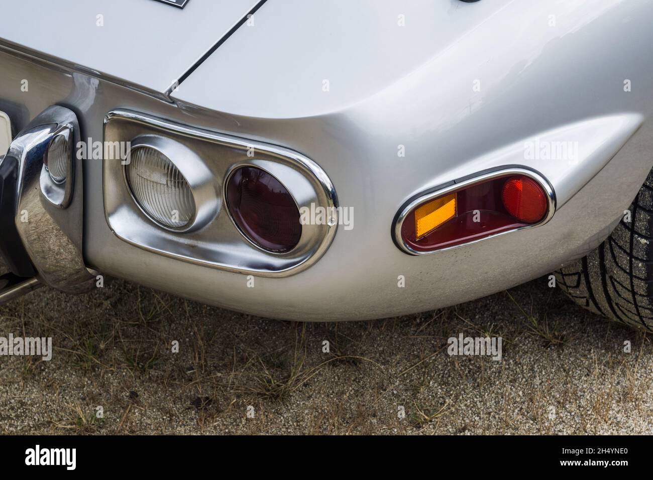 Primo piano dettaglio del gruppo luci posteriori su una Toyota 2000 GT classica giapponese sessanta coupé vettura sportiva argento Foto Stock