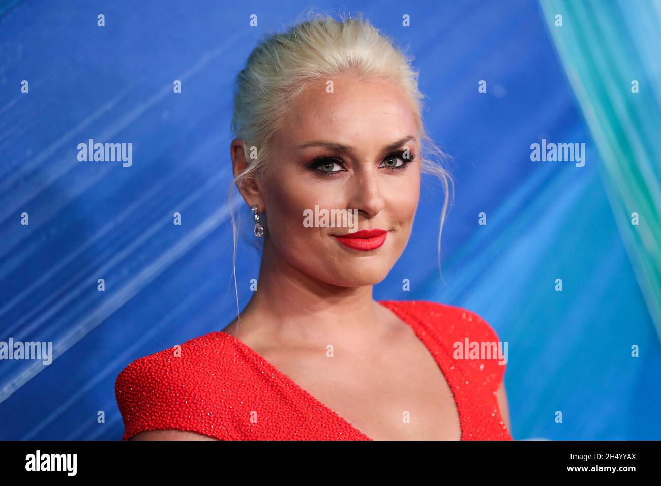 West Hollywood, Stati Uniti. 4 novembre 2021. WEST HOLLYWOOD, LOS ANGELES, CALIFORNIA, USA - NOVEMBRE 04: Il pilota di sci alpino americano Lindsey Vonn indossa un abito Naeem Khan, scarpe Flor de Maria, una borsa Jimmy Choo, gioielli Anna Zuckerman, E un orologio Rolex arriva all'amfAR Gala Los Angeles 2021 in onore di TikTok e Jeremy Scott tenutosi presso il Pacific Design Center il 4 novembre 2021 a West Hollywood, Los Angeles, California, Stati Uniti. (Foto di Xavier Collin/Image Press Agency/Sipa USA) Credit: Sipa USA/Alamy Live News Foto Stock