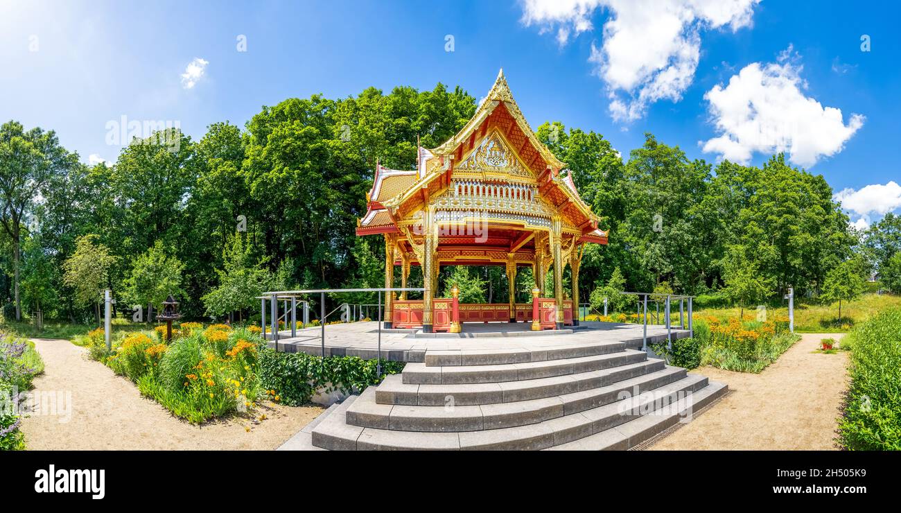 Tempio Tailandese nel parco pubblico a Bad Homburg vor der Höhe, Taunus, Germania Foto Stock