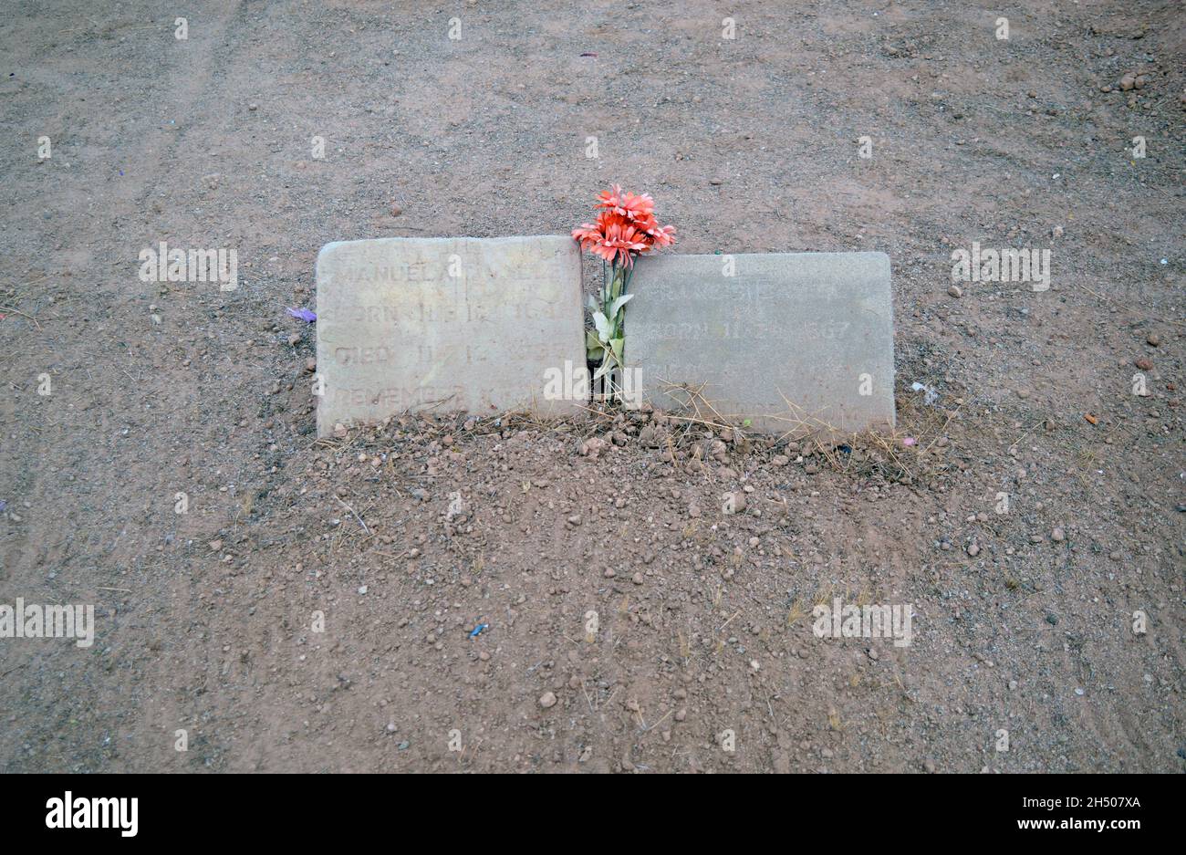 Tombe messicane grezze il giorno dei morti in Arizona. Foto Stock