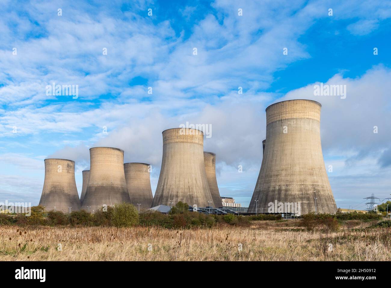 Ratcliffe al volo. Nottingham, Regno Unito. 5 novembre 2021. La stazione di potenza di Ratcliffe oggi stava versando tonnellate di emissioni. Il Vertice COP26 si svolge a Glasgow, nel Regno Unito, dove l’attivista per il clima Greta Thunberg ha condotto migliaia di giovani in una protesta che chiede un’azione sul cambiamento climatico. Credit: AG News/Alamy Live News Foto Stock