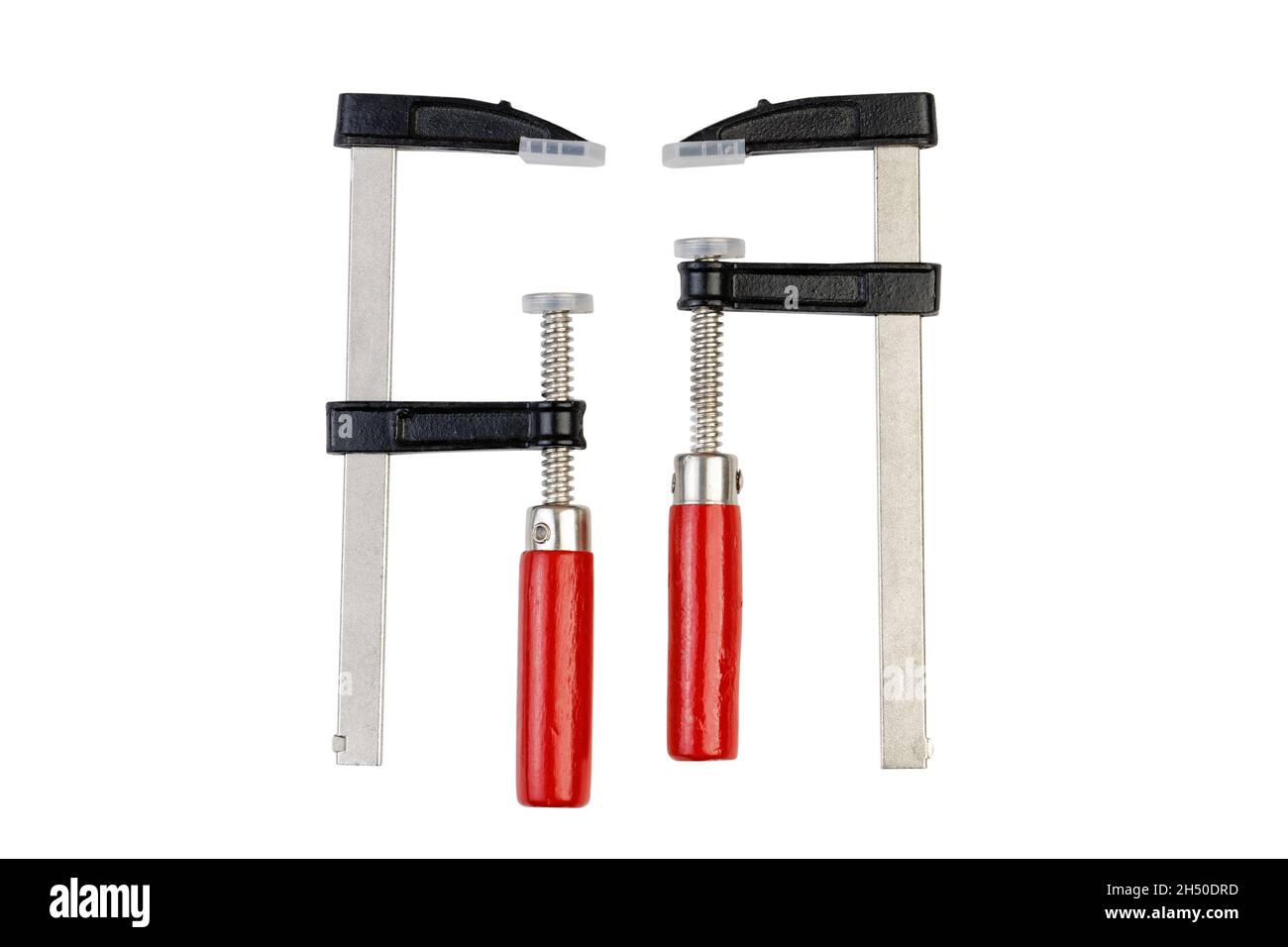 Due morsetti di carpenteria con manici in legno rosso isolati su sfondo bianco con un percorso di taglio. Foto Stock