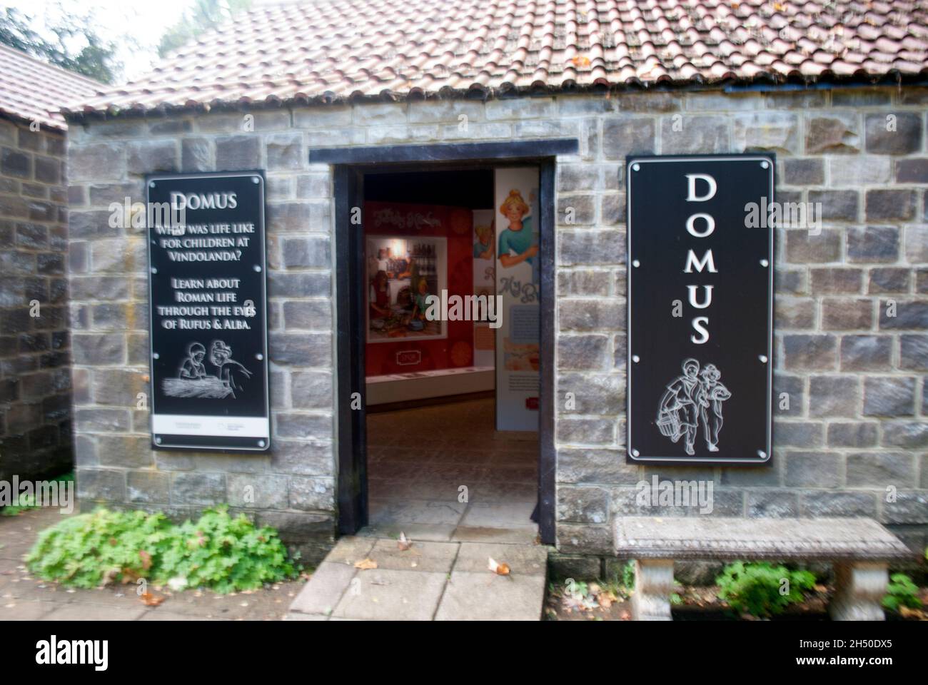 Centro di formazione Domus 'Home' a Vindolanda Fort e museo, Bardon Mill, Hexham, Northumberland, Inghilterra, REGNO UNITO Foto Stock