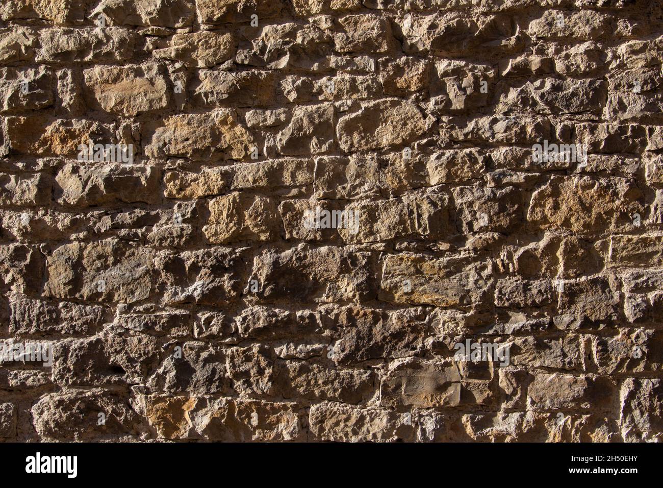 Il vecchio muro di pietra naturale per lo sfondo Foto Stock