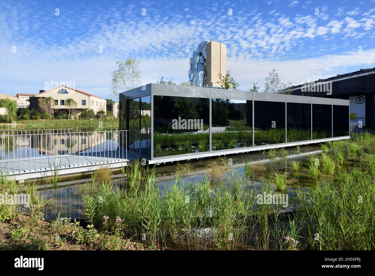 Illustrazione 'Seven Sliding Doors Corridor' di Carsten Höller in Hoffmann LUMA Foundation Park & Water Garden & Frank Gehry Tower Arles Provence France Foto Stock