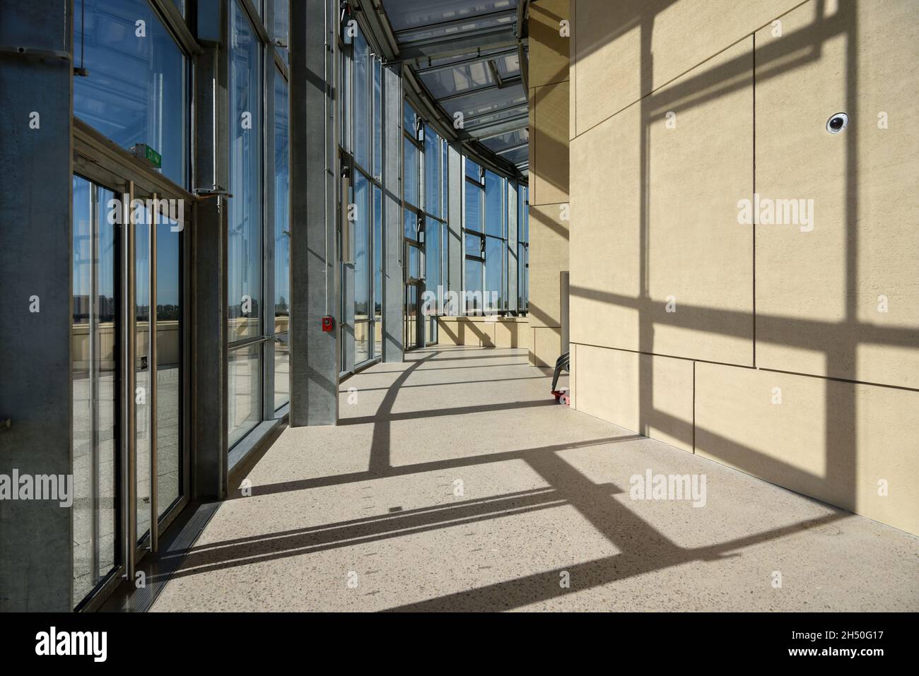 Parete di vetro o 'Drum' di vetro & interno della Torre DELLA LUMA, Galleria d'Arte & Centro d'Arte, progettato da Frank Gehry, Arles Provence France Foto Stock